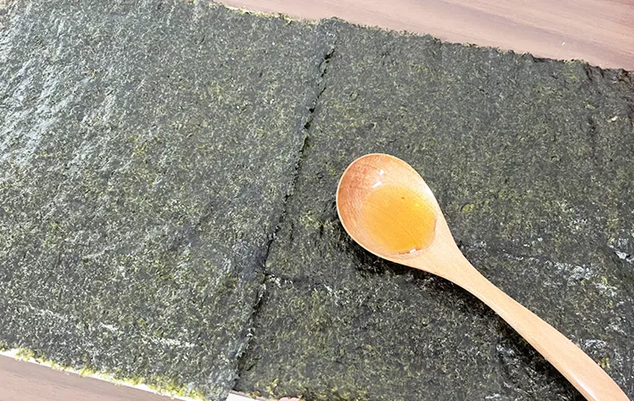 焼きのりにごま油を塗る前の画像（撮影:エニママ）　