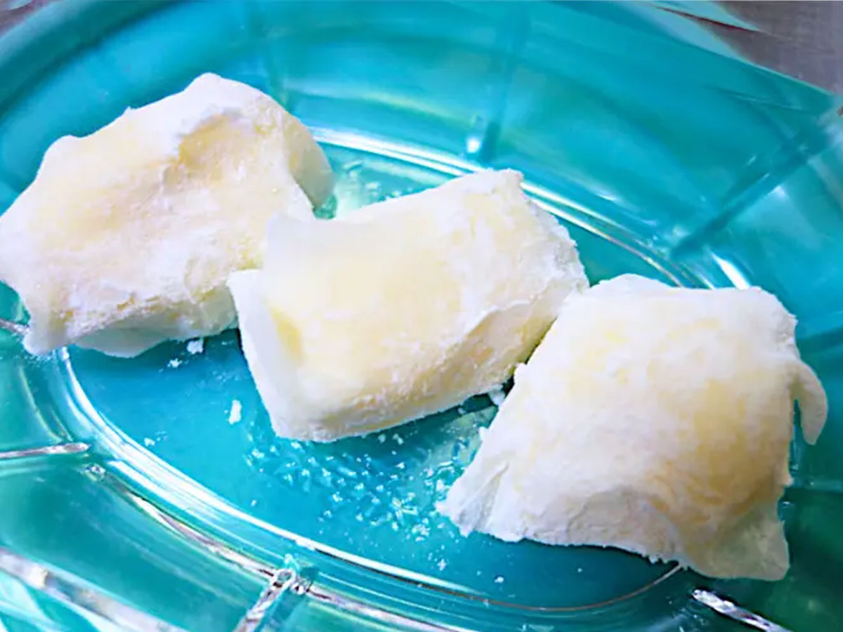 『ライスペーパーでアイス大福』を作る写真（撮影：エニママ）