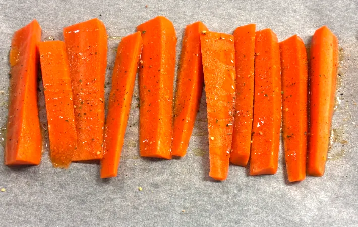 オリーブオイルとスパイス塩をかけた人参の写真（撮影:エニママ）