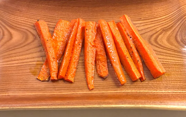 皿に盛り付けた人参ローストの写真（撮影:エニママ）