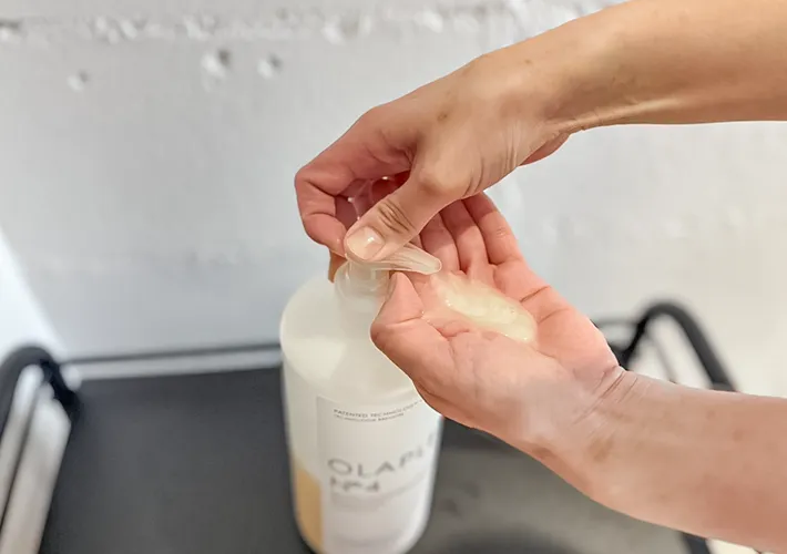 シャンプーを2プッシュした写真