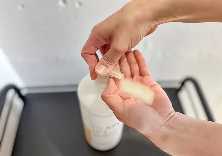 シャンプーを3～4プッシュした写真