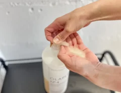 シャンプーを2プッシュした写真