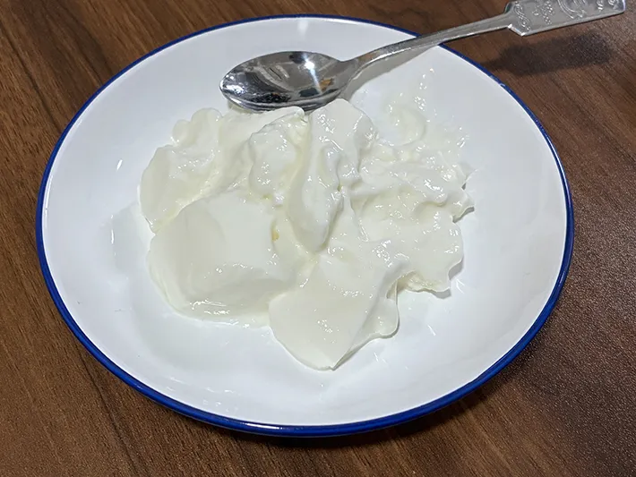 ヨーグルトが入った皿の写真（撮影：grapeフード編集部）