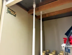 つっぱり棒の活用写真（撮影：grapeライフハック編集部）