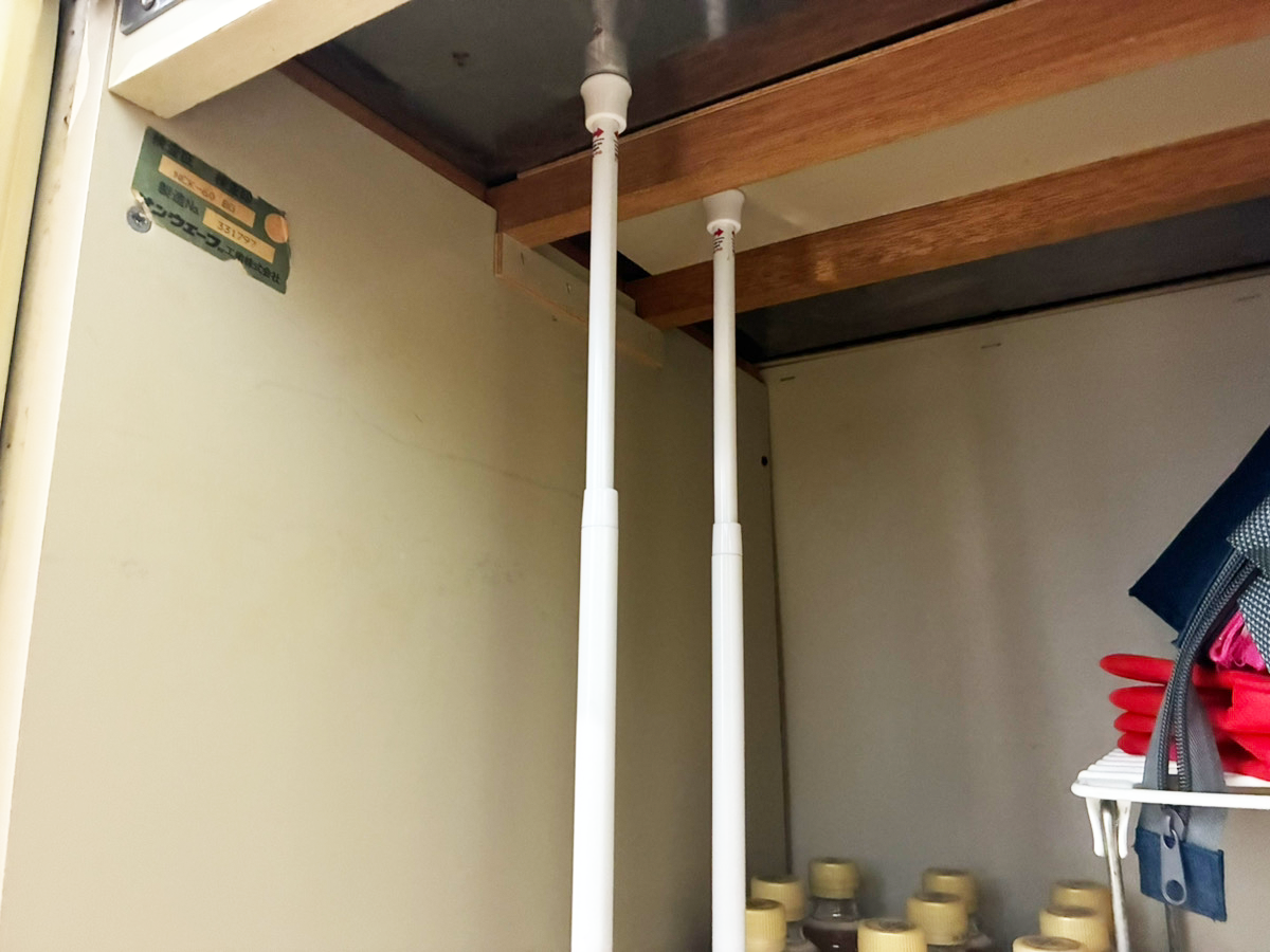 つっぱり棒の活用写真(撮影:grapeライフハック編集部)