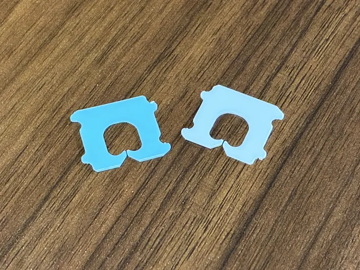 机の上に置かれたバッグクロージャ―の写真（撮影：grapeライフハック編集部）