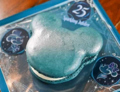 ミッキーマカロン（ホワイトチョコ）の写真（撮影：grapeフード編集部）