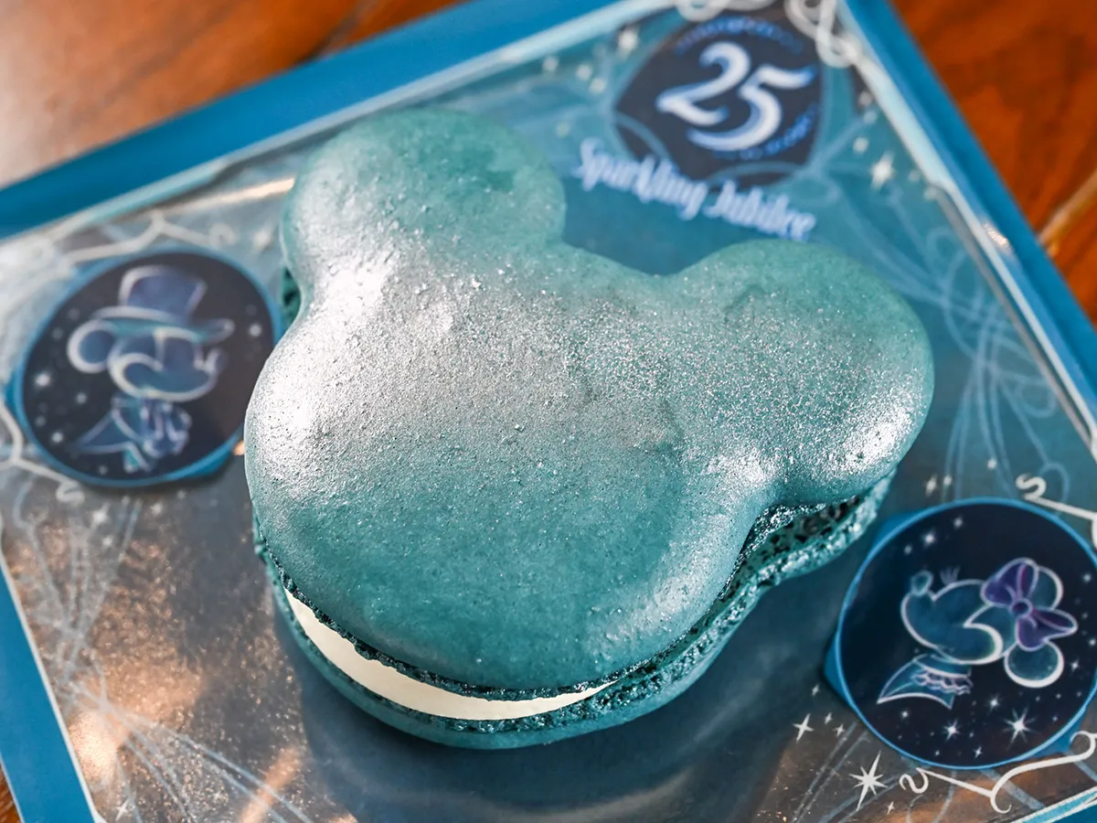 ミッキーマカロン（ホワイトチョコ）の写真（撮影：grapeフード編集部）