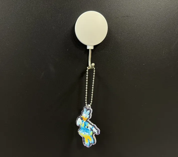 『東京ディズニーシー25周年“スパークリング・ジュビリー”』のポテトスナックについてくるチャーム（撮影：grapeフード編集部）