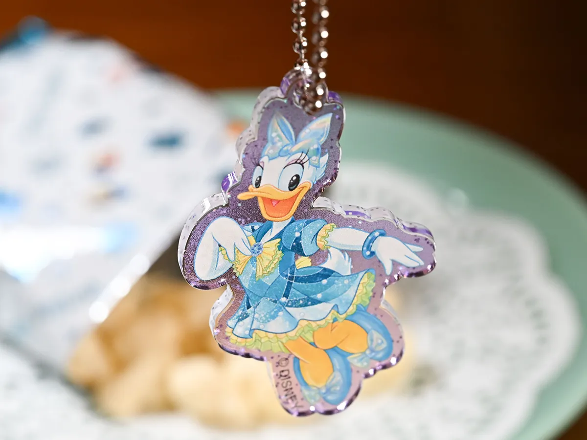『東京ディズニーシー25周年“スパークリング・ジュビリー”』のポテトスナックについてくるチャーム(撮影:grapeフード編集部)