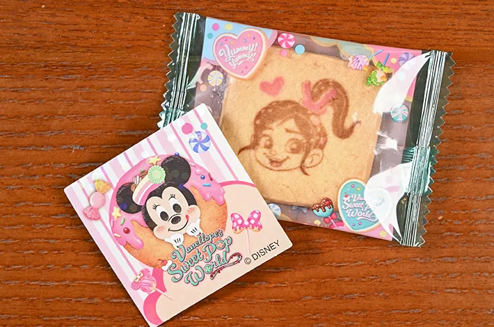 クッキーとシールの写真（撮影：grapeフード編集部）