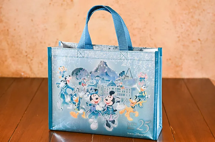 アーモンドチョコレートバーのパッケージ写真（撮影：grapeフード編集部）