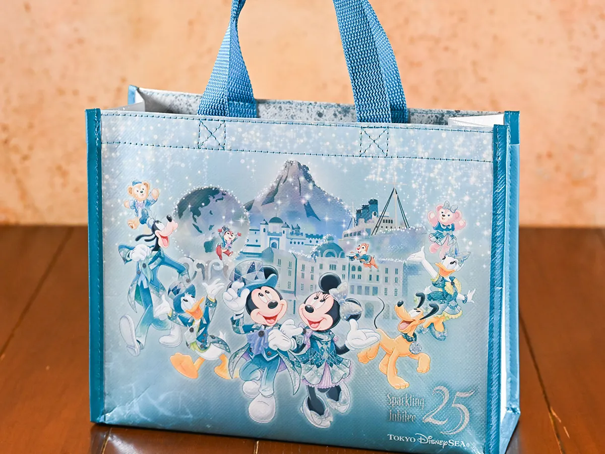 アーモンドチョコレートバーのパッケージ写真(撮影:grapeフード編集部)