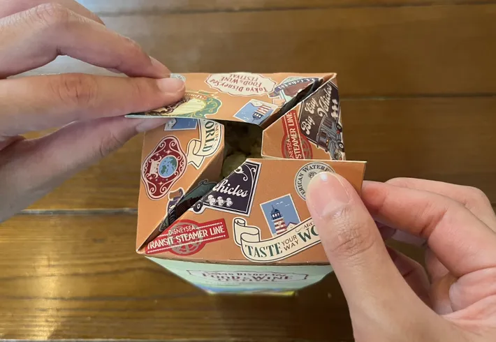 口を閉じたポップコーンボックスの写真（撮影：grapeフード編集部）