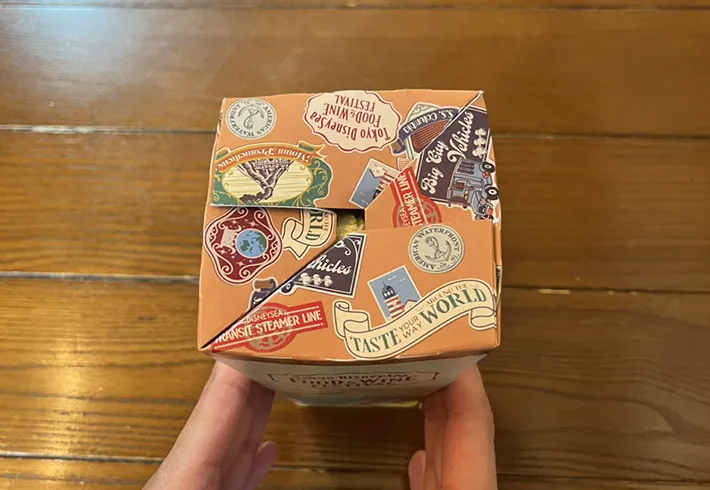 完全に口を閉じたポップコーンボックスの写真（撮影：grapeフード編集部）