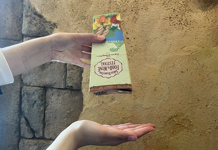 逆さにしたポップコーンボックスの写真（撮影：grapeフード編集部）