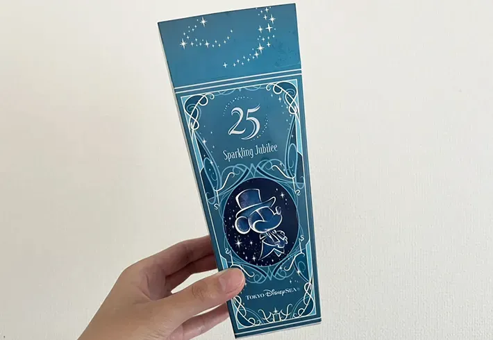 『スパークリング・ジュビリー』デザインのポップコーンボックスの写真（撮影：grapeフード編集部）