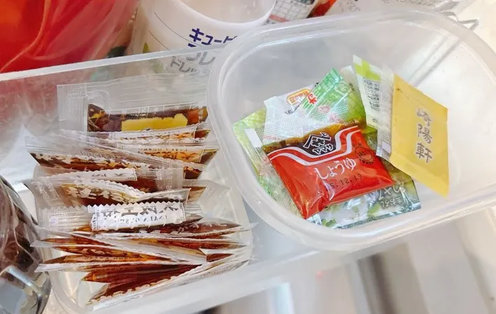 『古いタッパーに調味料を収納』の写真（撮影：キジカク）