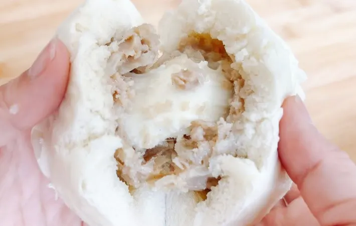 『さけるチーズ入り肉まん』の完成写真（撮影：キジカク）