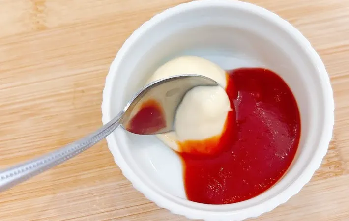 『タコライスのケチャマヨがけ』を作る写真（撮影：キジカク）