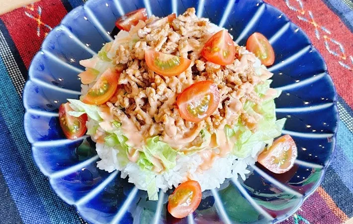 『タコライスのケチャマヨがけ』の完成写真（撮影：キジカク）