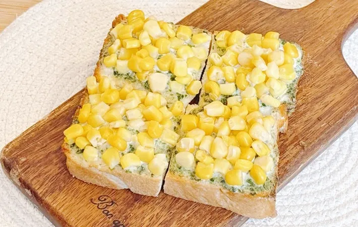 『コーンの青のりマヨトースト』の完成写真（撮影：キジカク）