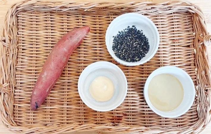 『レンジでかんたん！大学芋　ハニーマヨソース』の材料写真（撮影：キジカク）