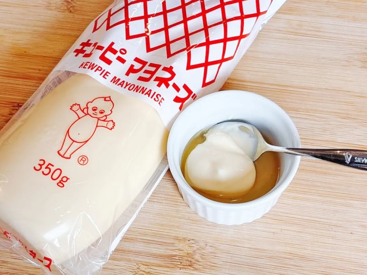 『レンジでかんたん！大学芋　ハニーマヨソース』を作る写真（撮影：キジカク）