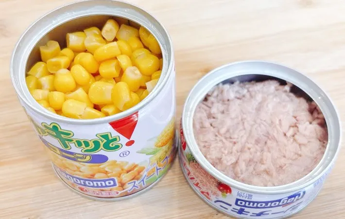 『ツナ缶とコーン缶』の写真（撮影：キジカク）