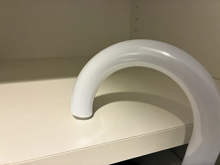 クッションゴムをつけた傘の取っ手の写真（撮影：grapeライフハック編集部）