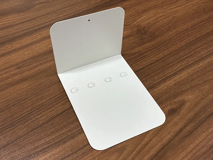 クッションゴムをつけたブックエンドの写真（撮影：grapeライフハック編集部）