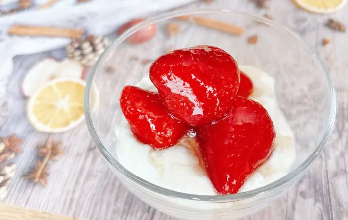 『いちごシャーベットヨーグルト』の完成写真（撮影：キジカク）