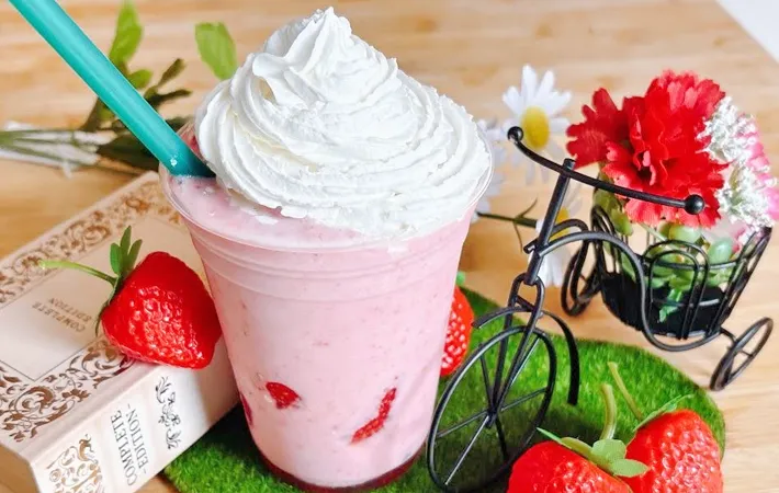『いちごフラペチーノ風』の完成写真（撮影：キジカク）