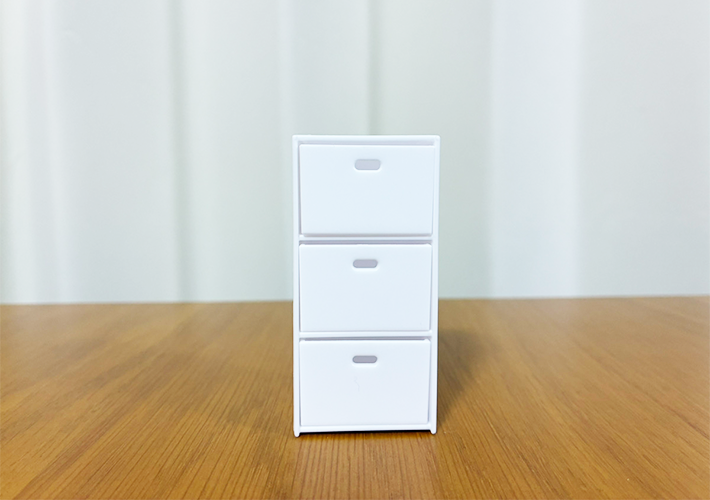 ミニチュア　３段カラーボックスの写真（撮影：grapeライフハック編集部）