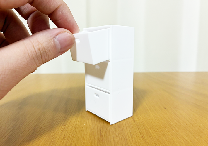 ミニチュア　３段カラーボックスの写真（撮影：grapeライフハック編集部）