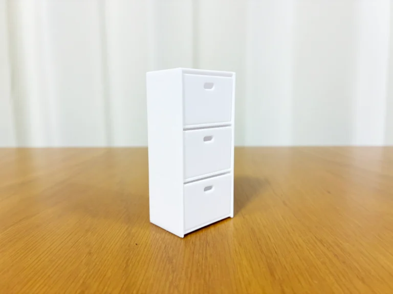 ミニチュア　３段カラーボックスの写真（撮影：grapeライフハック編集部）