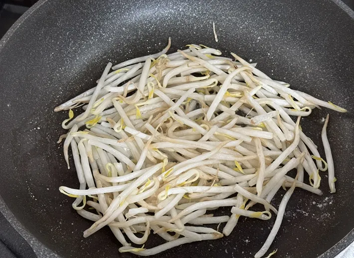 羽根付きモヤシ（撮影：grape芸能編集部）