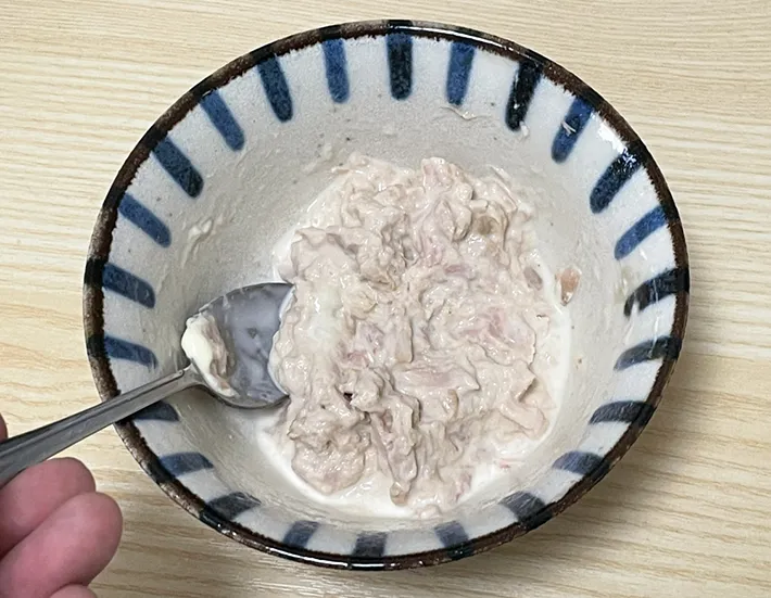 材料を混ぜる写真（撮影：grape芸能編集部）