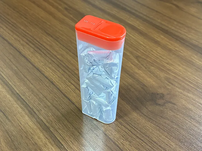 ガムを入れたチョコベビーの容器の写真（撮影：grapeライフハック編集部）