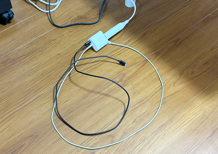 コンセントをまとめる裏ワザ写真（撮影：grapeライフハック編集部）