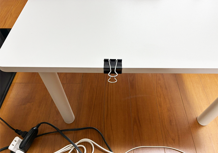 コンセントをまとめる裏ワザ写真（撮影：grapeライフハック編集部）