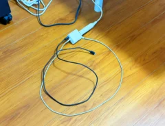 コンセントをまとめる裏ワザ写真（撮影：grapeライフハック編集部）