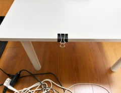 コンセントをまとめる裏ワザ写真（撮影：grapeライフハック編集部）