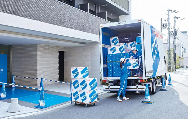 引っ越し作業をしている写真