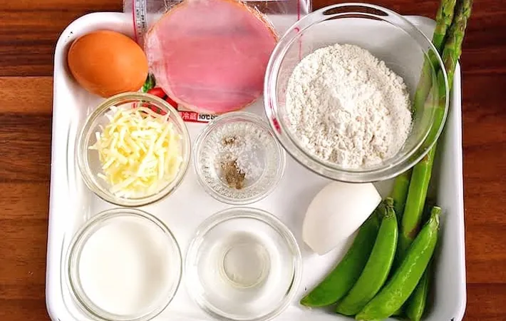 『春野菜のケークサレ』の材料写真（撮影：小泉明代）