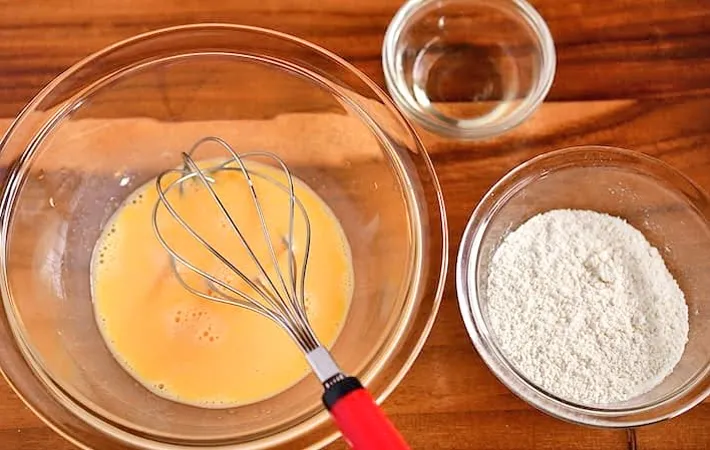 『春野菜のケークサレ』を作る写真（撮影：小泉明代）