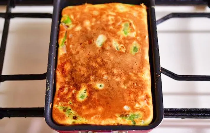 『春野菜のケークサレ』を作る写真（撮影：小泉明代）