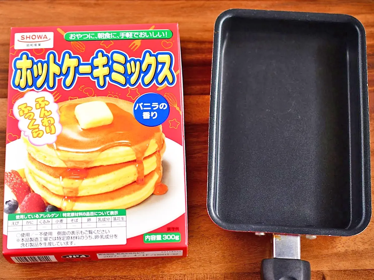 『ホットケーキミックスとフライパン』の写真(撮影:小泉明代)