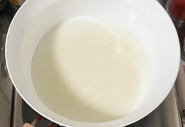 牛乳とコンソメを混ぜた写真（撮影：grape芸能編集部）